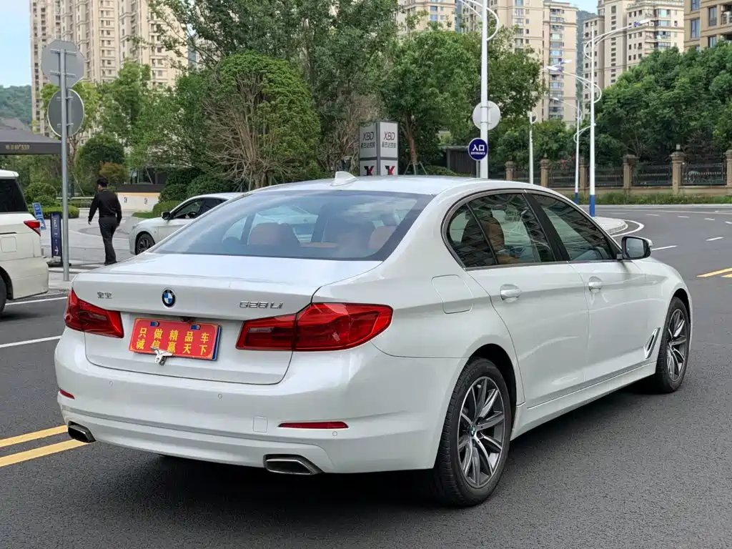 BMW 5 Series — фото 4