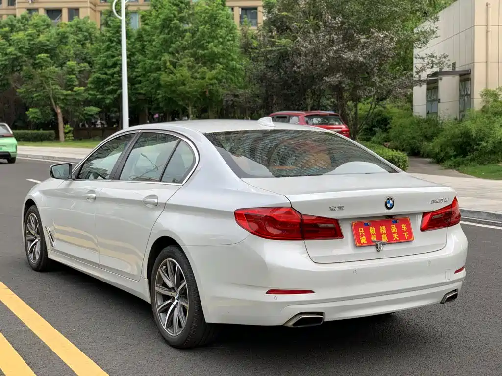 BMW 5 Series — фото 6