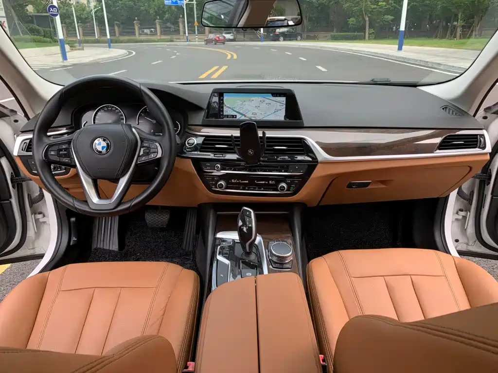 BMW 5 Series — фото 10
