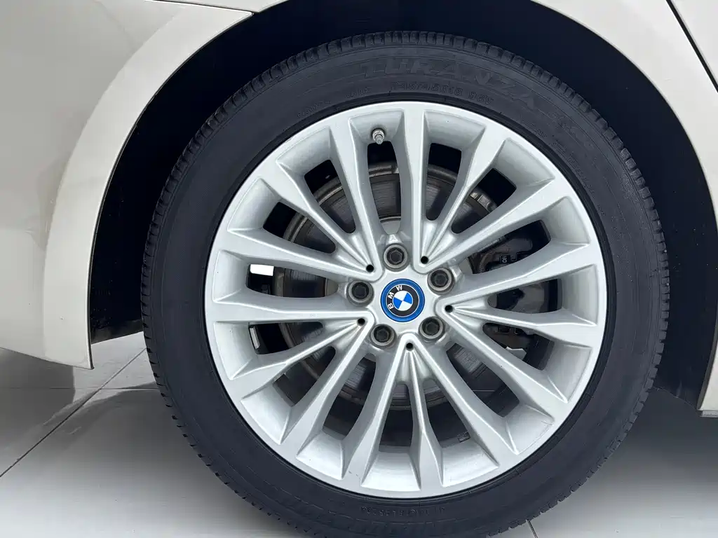 BMW 5 Series New Energy — фото 7