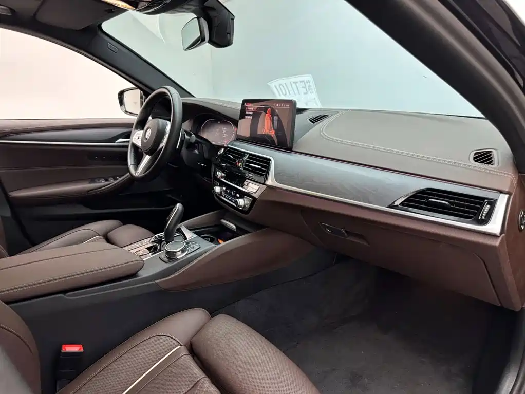 BMW 5 Series — фото 11