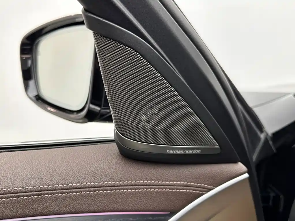 BMW 5 Series — фото 15