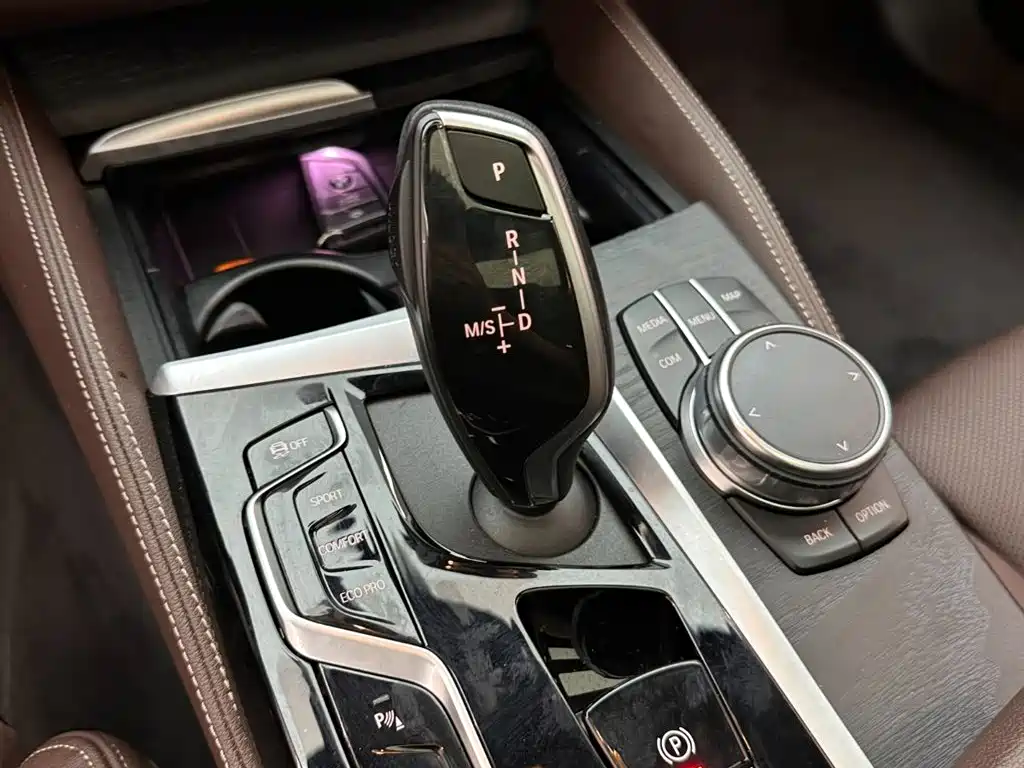 BMW 5 Series — фото 16