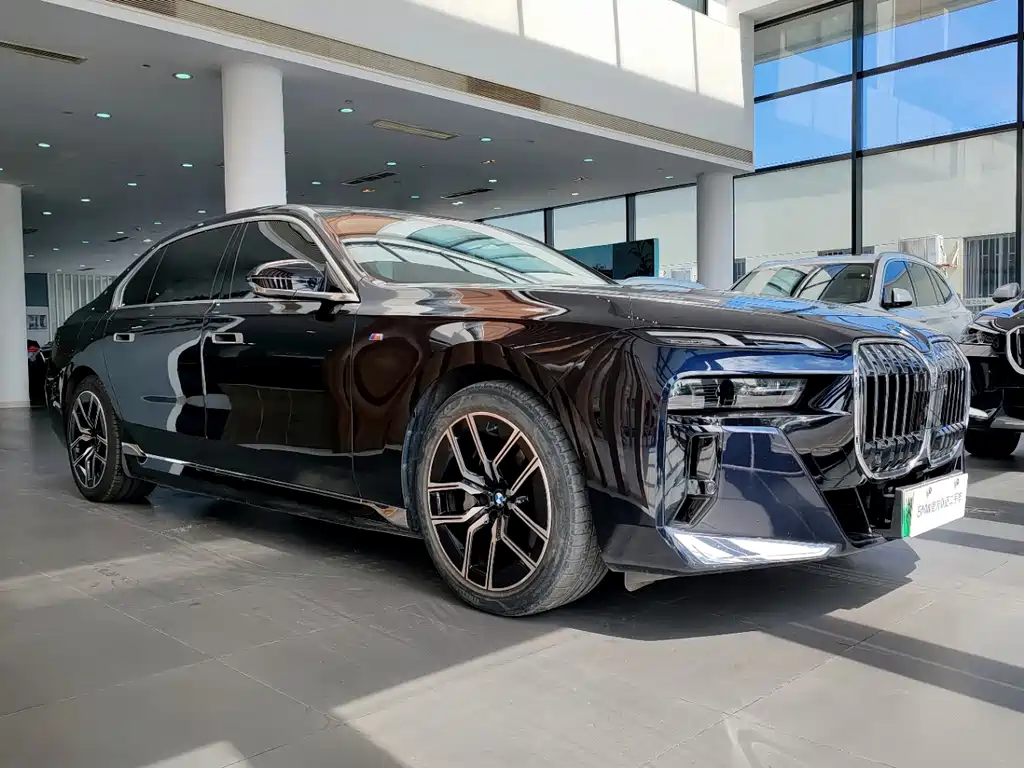 BMW i7 — фото 3