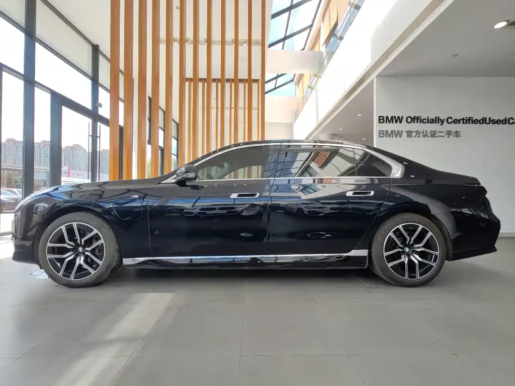 BMW i7 — фото 4