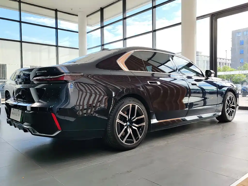 BMW i7 — фото 5