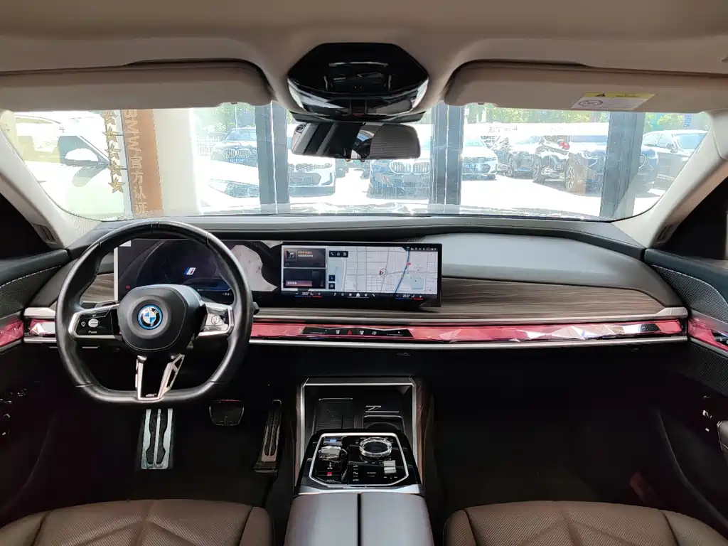 BMW i7 — фото 10