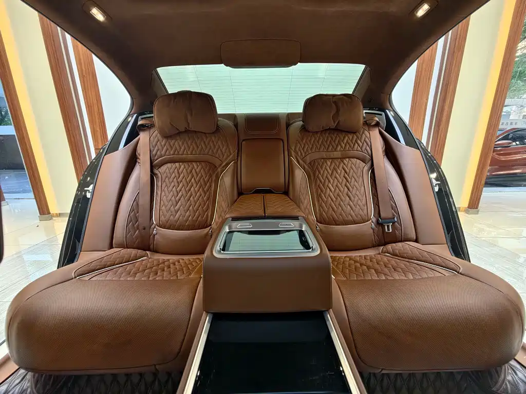 BMW 7 Series — фото 11