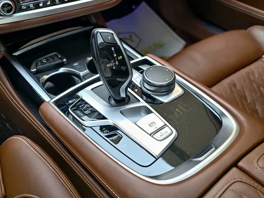 BMW 7 Series — фото 14