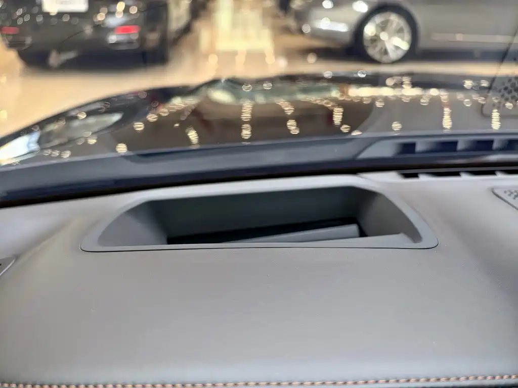BMW 7 Series — фото 16