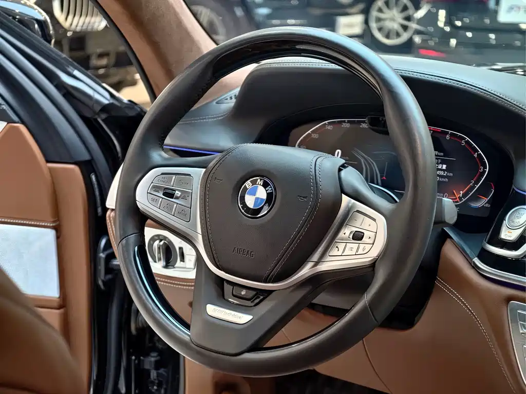 BMW 7 Series — фото 18