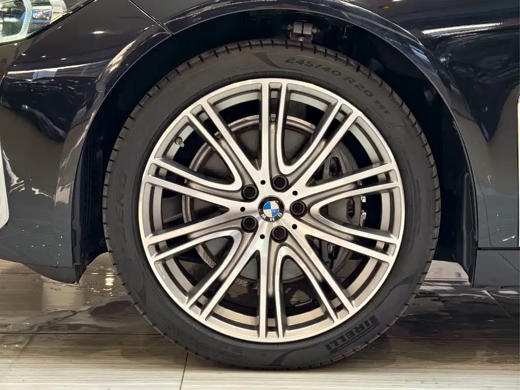 BMW 7 Series — фото 19