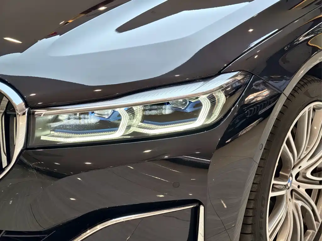 BMW 7 Series — фото 21