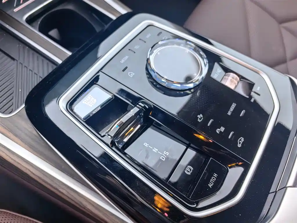 BMW 7 Series — фото 11