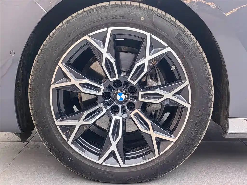 BMW 7 Series — фото 18