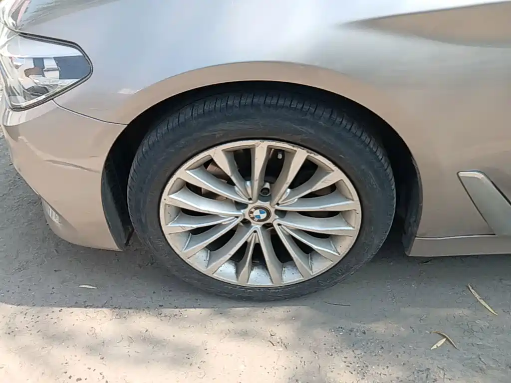 BMW 5 Series — фото 23