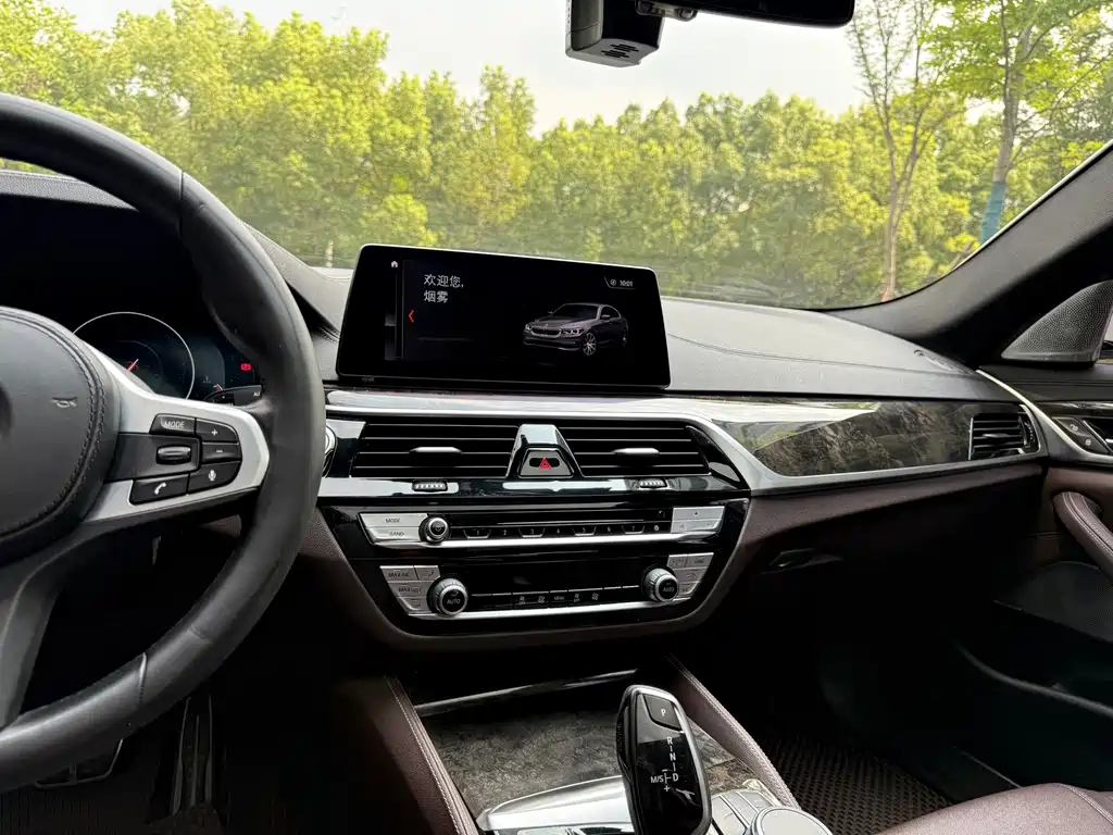 BMW 5 Series — фото 13
