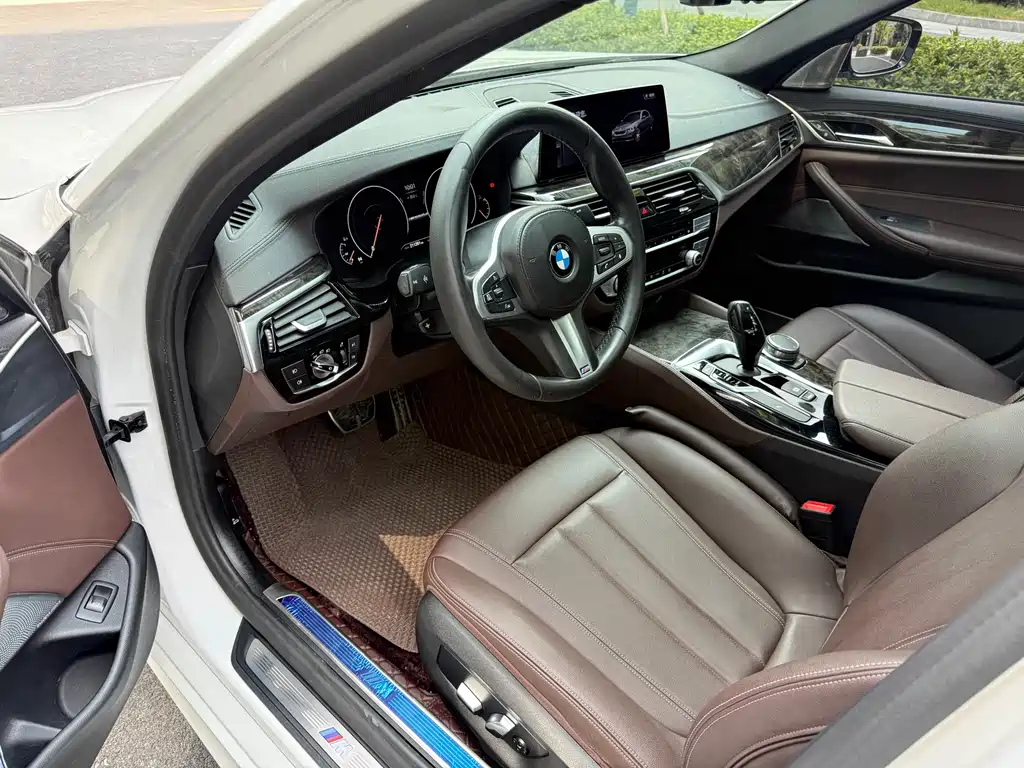 BMW 5 Series — фото 14