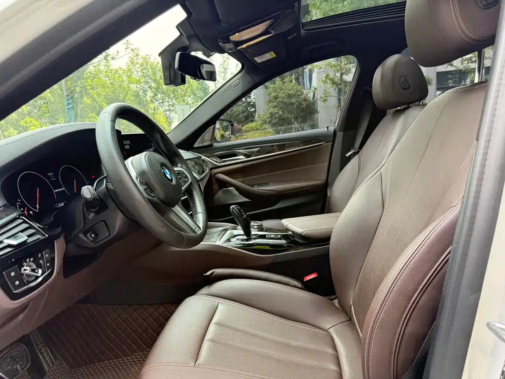BMW 5 Series — фото 15