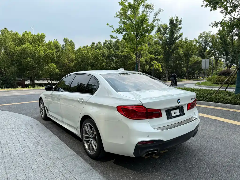 BMW 5 Series — фото 5