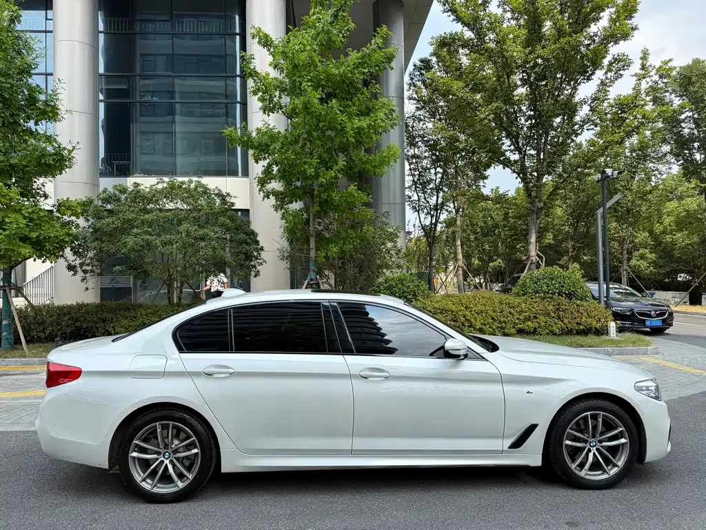 BMW 5 Series — фото 10