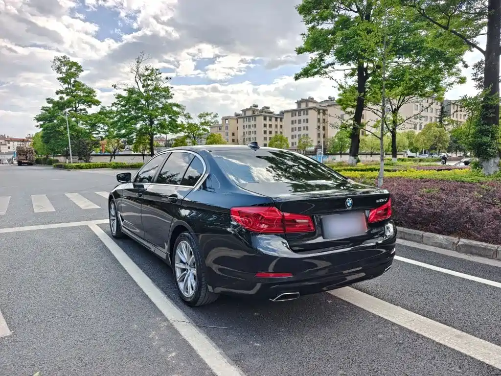 BMW 5 Series — фото 5