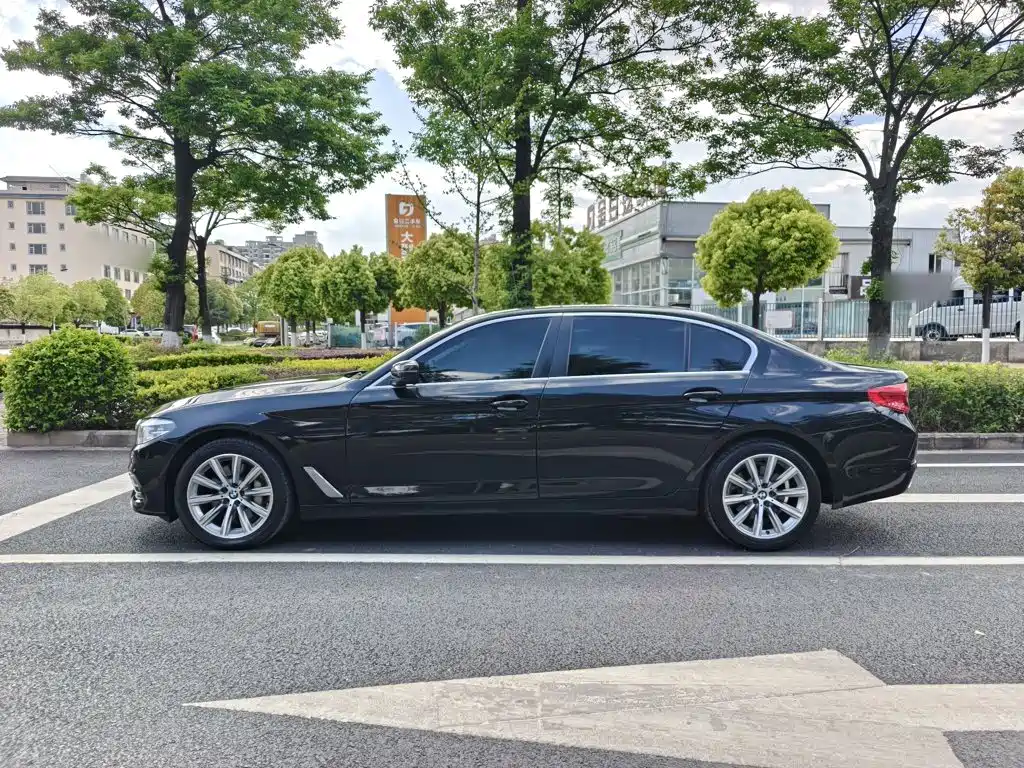 BMW 5 Series — фото 6