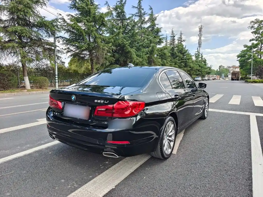 BMW 5 Series — фото 7