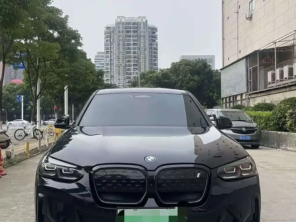 BMW iX3 — фото 11