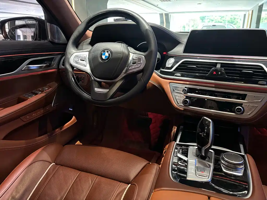 BMW 7 Series — фото 13