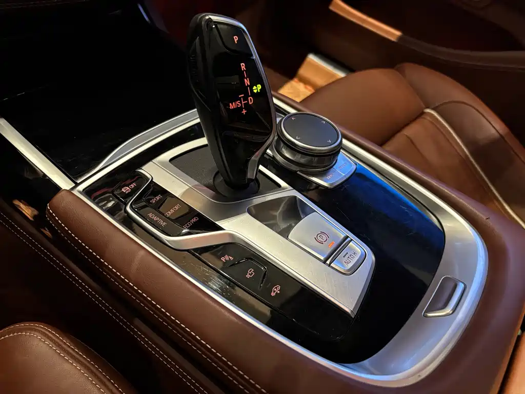 BMW 7 Series — фото 10