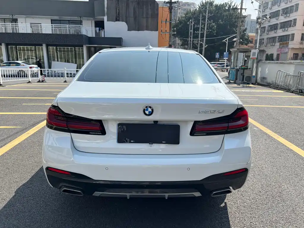 BMW 5 Series — фото 11