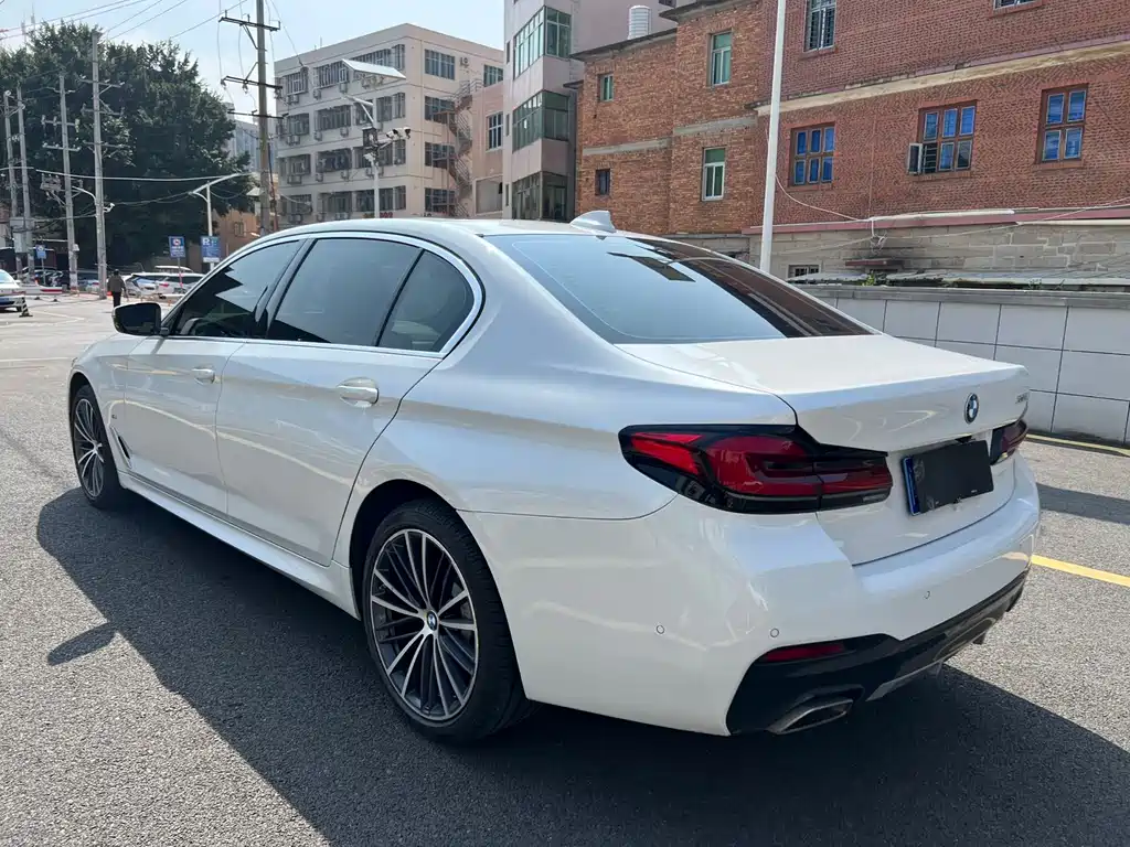 BMW 5 Series — фото 12