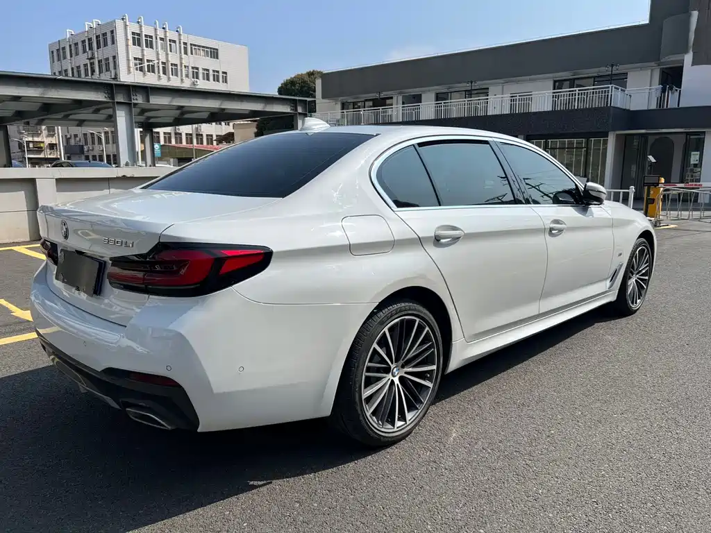 BMW 5 Series — фото 10