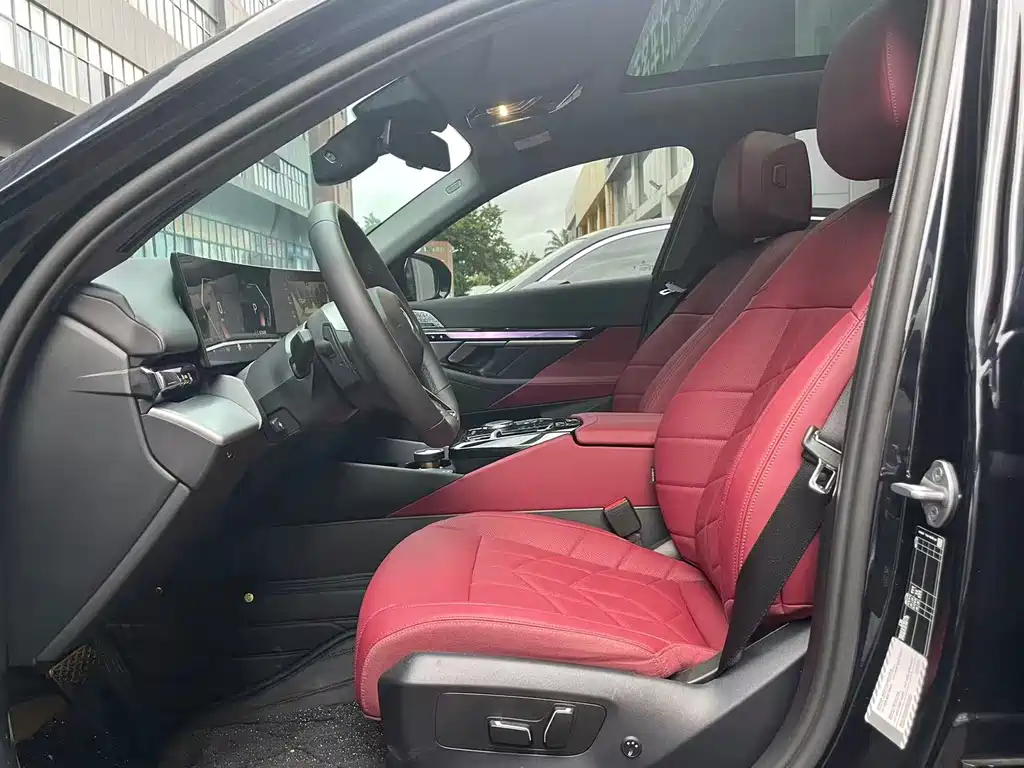 BMW 5 Series — фото 15
