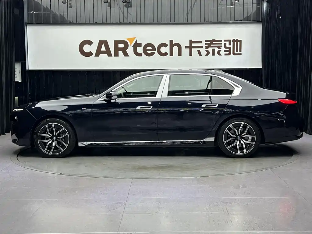 BMW 7 Series — фото 4