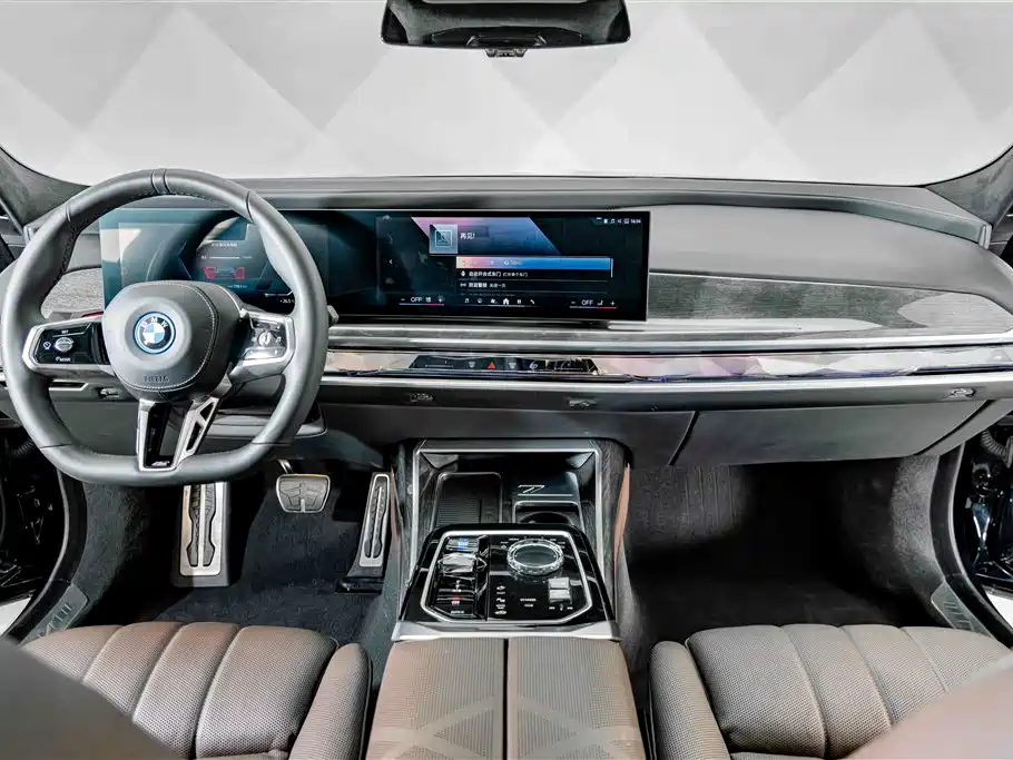 BMW i7 — фото 13