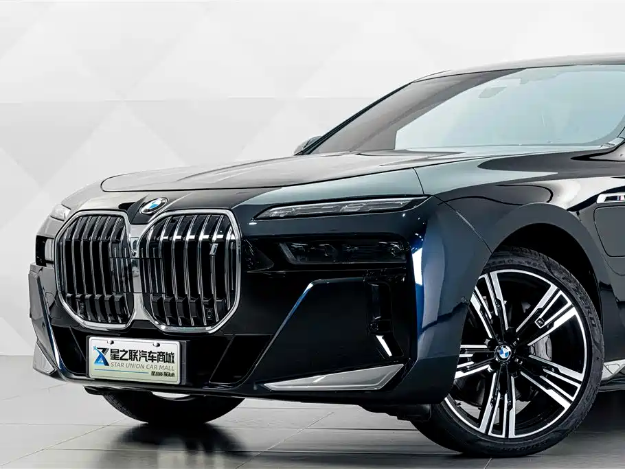BMW i7 — фото 3