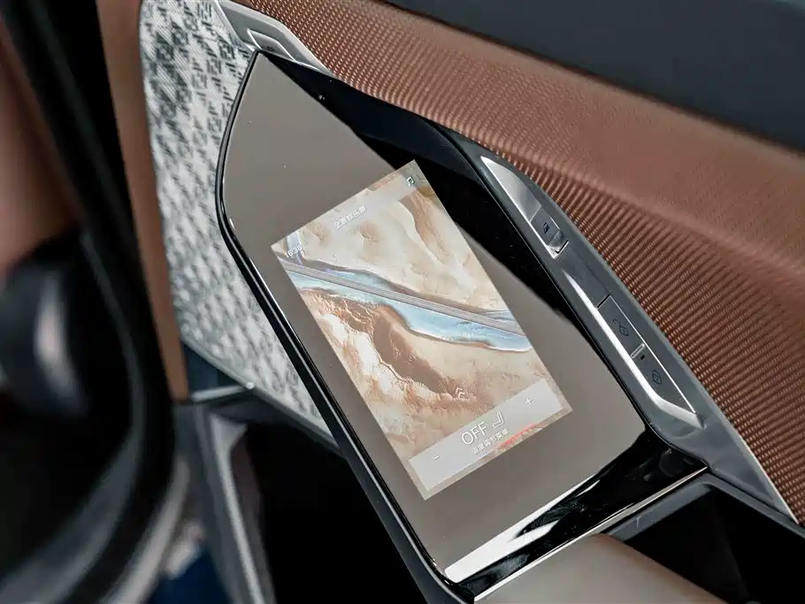BMW i7 — фото 26
