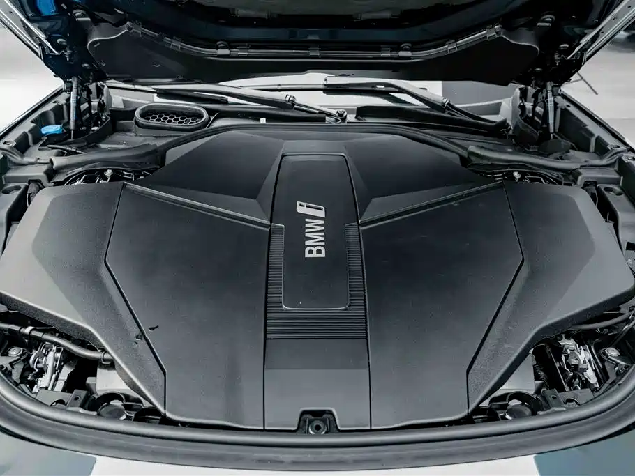 BMW i7 — фото 28