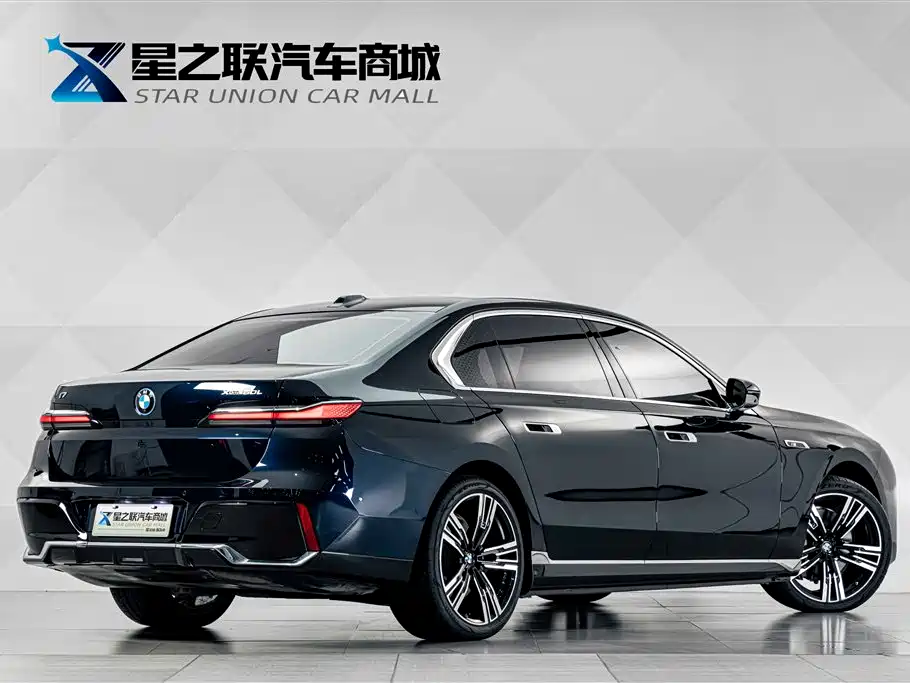 BMW i7 — фото 6