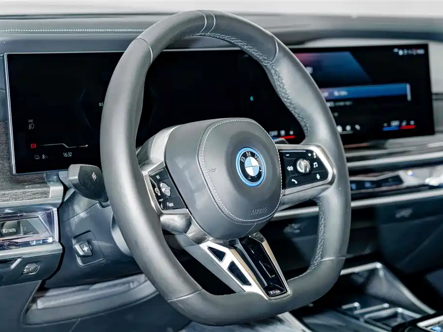 BMW i7 — фото 9