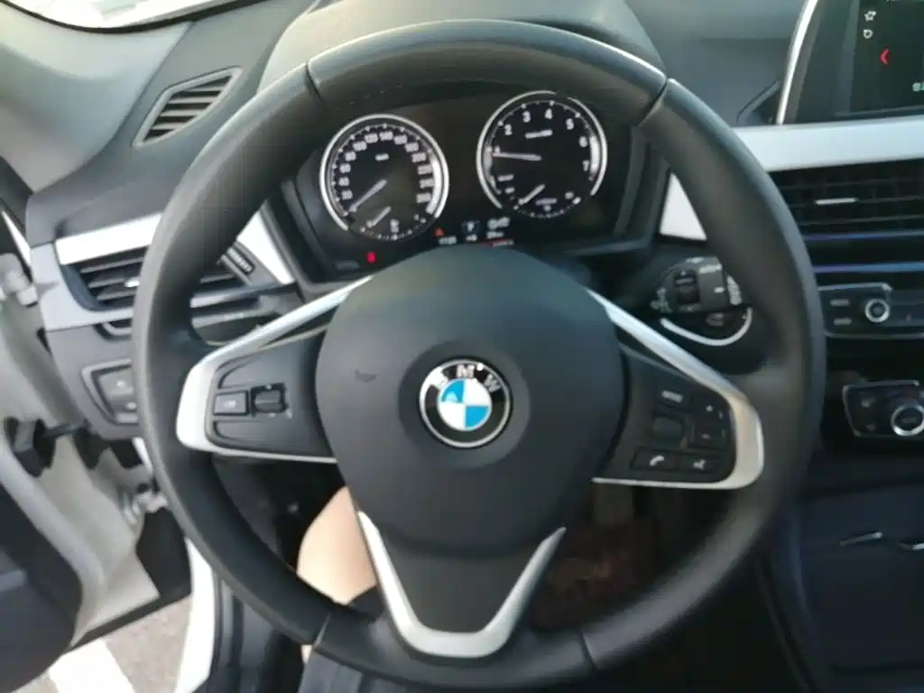 BMW X1 — фото 11