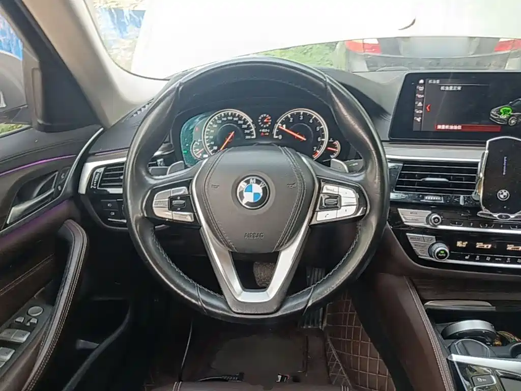 BMW 5 Series — фото 11