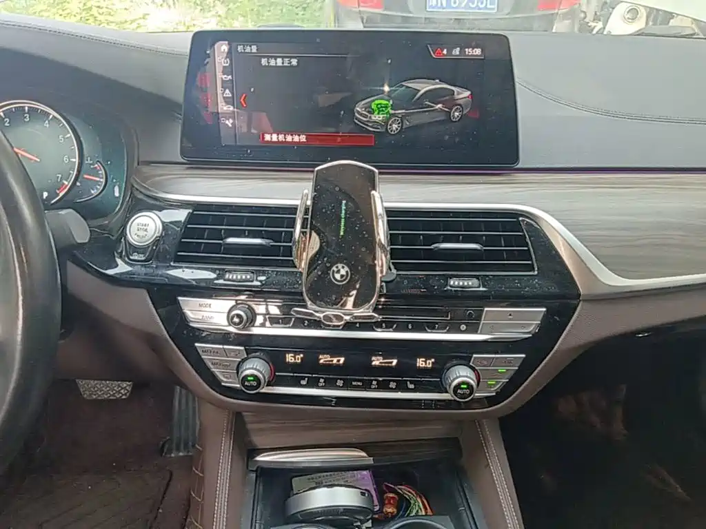 BMW 5 Series — фото 13