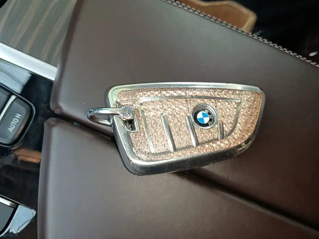 BMW 5 Series — фото 9