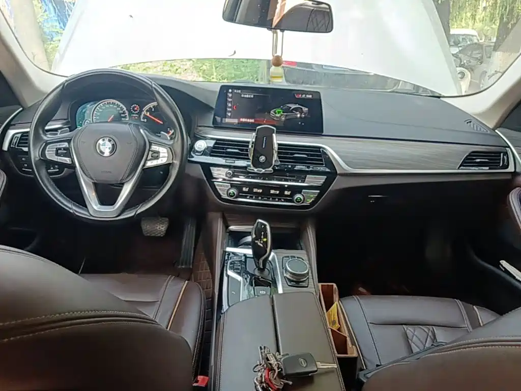 BMW 5 Series — фото 10