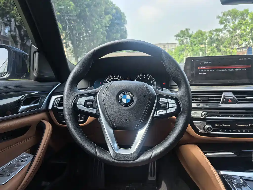 BMW 5 Series — фото 14