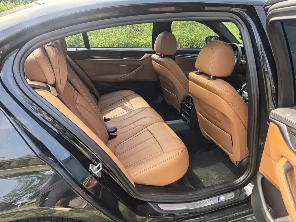BMW 5 Series — фото 17
