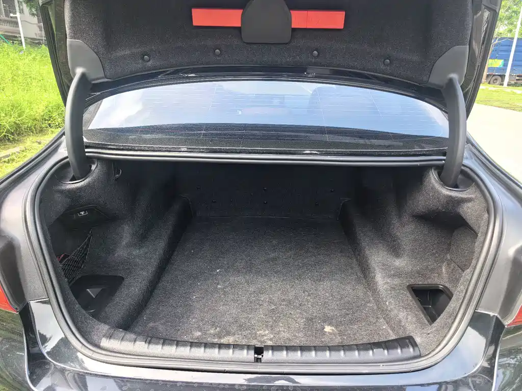 BMW 5 Series — фото 9